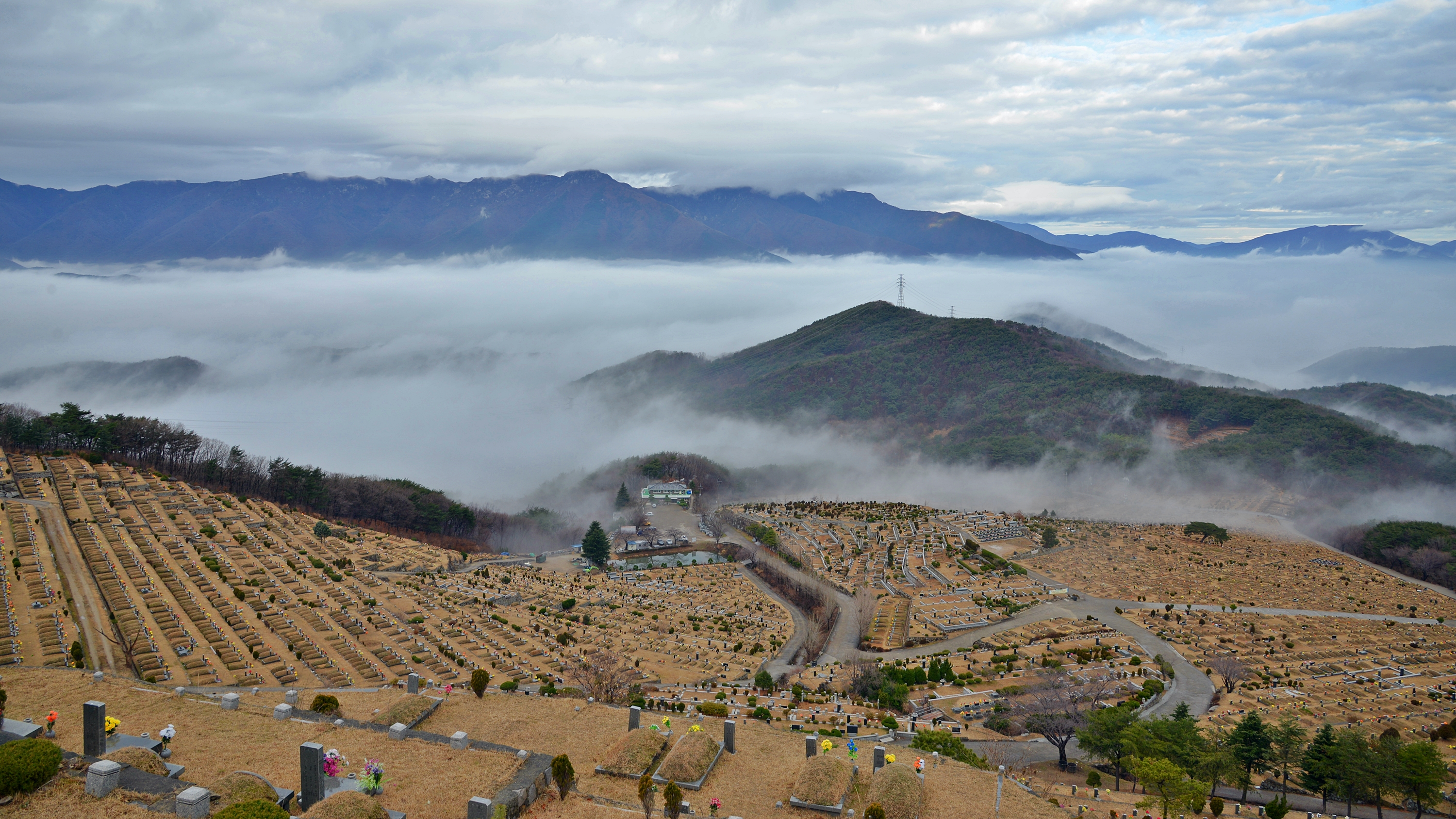 솥발산공원묘원